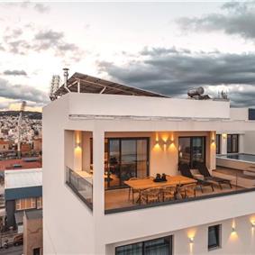 3 bedroom penthouse apartment with pool in Chania town, sleeps 6